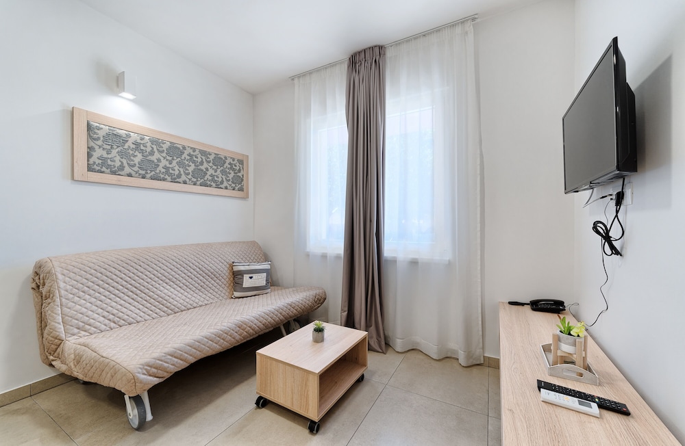 Apartments Medena — Hotel rooms in Seget Donji, Split-Dalmatia
