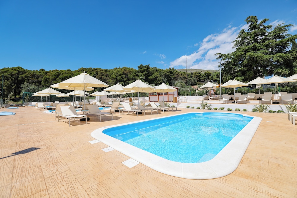 Apartments Medena — Swimming pool in Seget Donji, Split-Dalmatia