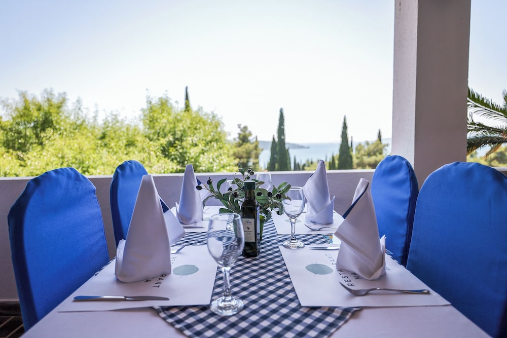 Apartments Medena — Restaurant & bars in Seget Donji, Split-Dalmatia