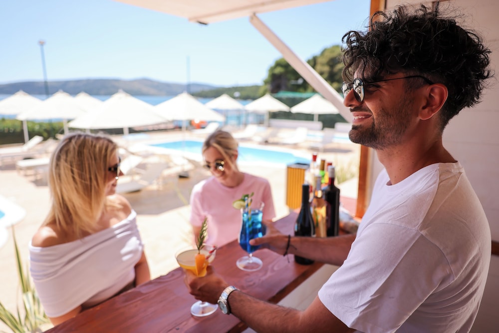 Apartments Medena — Restaurant & bars in Seget Donji, Split-Dalmatia