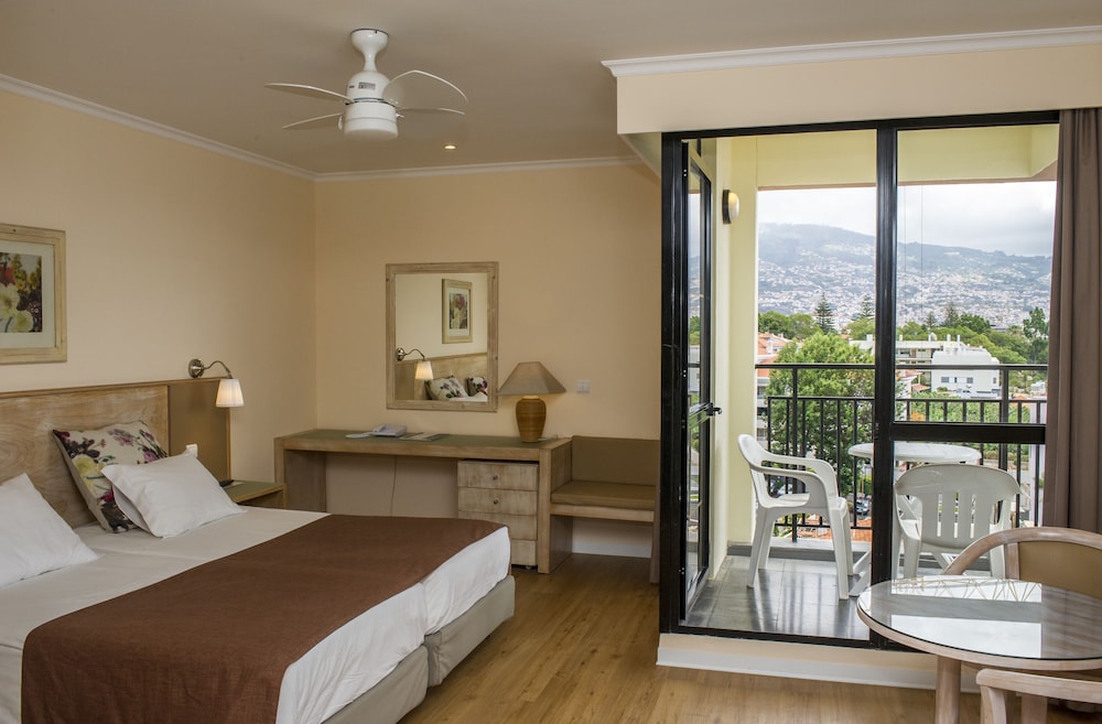 Dorisol Buganvilia Studio Hotel — Hotel rooms in Funchal, Madeira