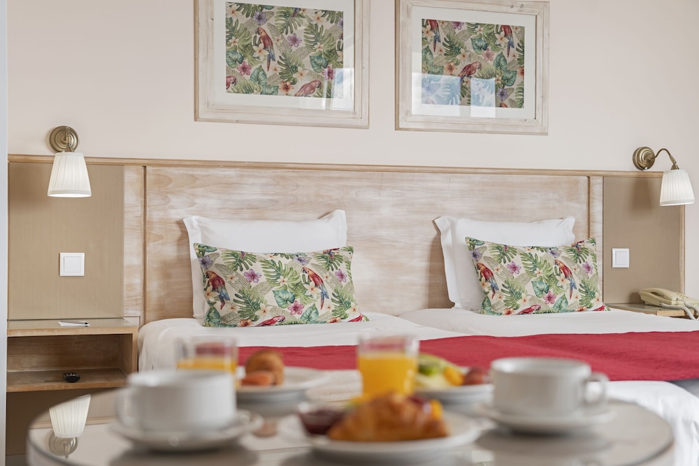 Dorisol Buganvilia Studio Hotel — Hotel rooms in Funchal, Madeira