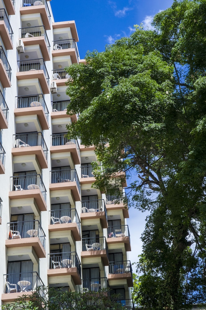 Dorisol Buganvilia Studio Hotel — Hotel building in Funchal, Madeira