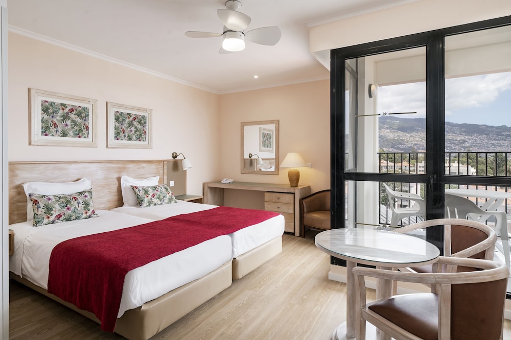 Dorisol Buganvilia Studio Hotel — Hotel rooms in Funchal, Madeira