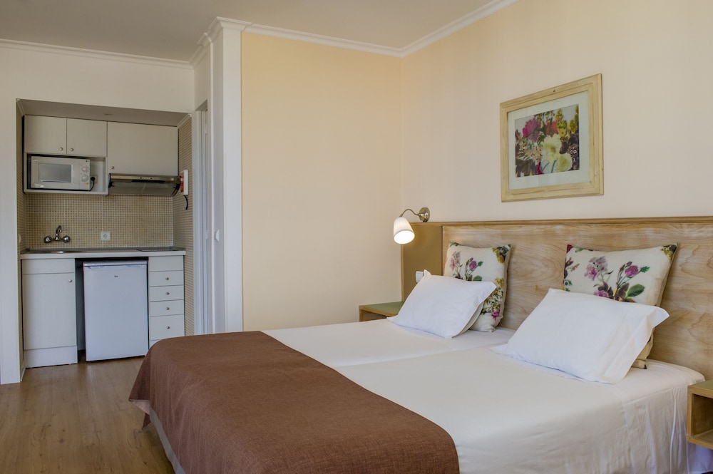 Dorisol Buganvilia Studio Hotel — Hotel rooms in Funchal, Madeira