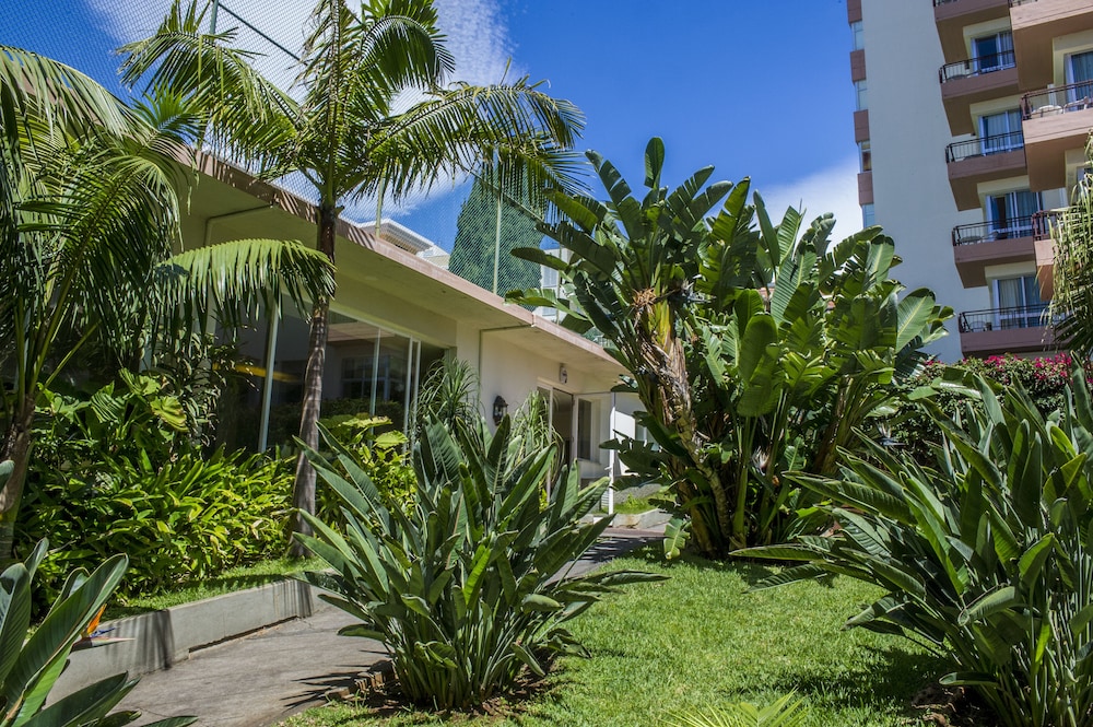 Dorisol Buganvilia Studio Hotel — Hotel building in Funchal, Madeira