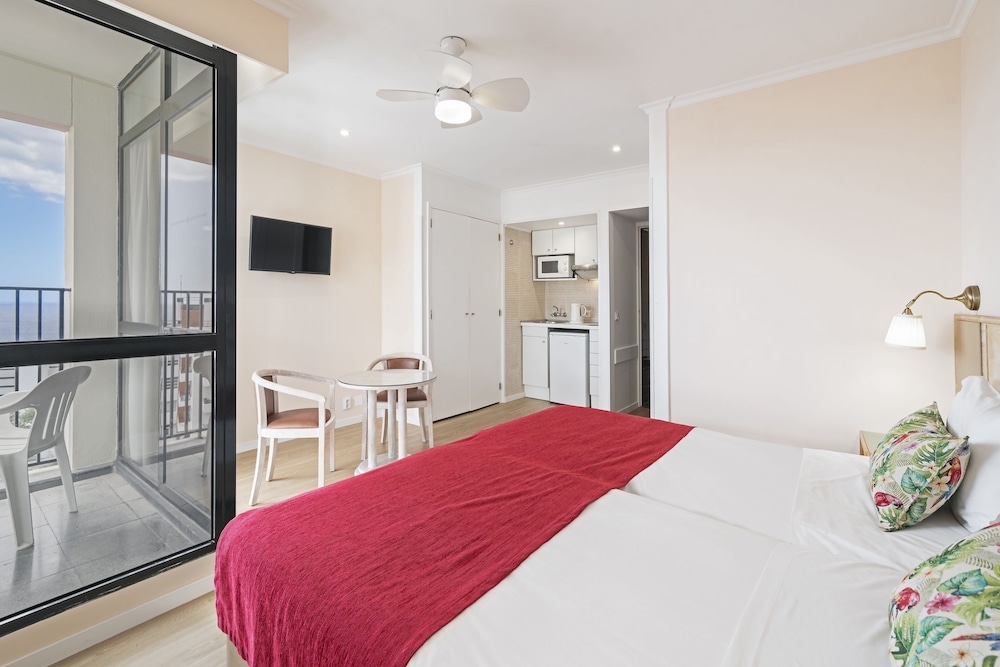 Dorisol Buganvilia Studio Hotel — Hotel rooms in Funchal, Madeira