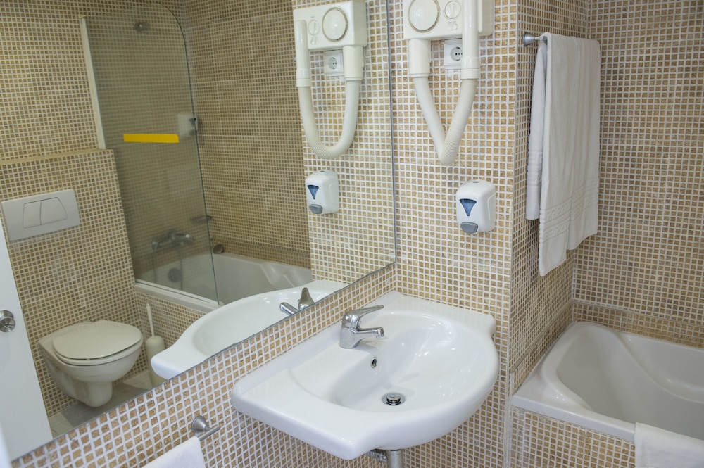Dorisol Buganvilia Studio Hotel — Hotel rooms in Funchal, Madeira
