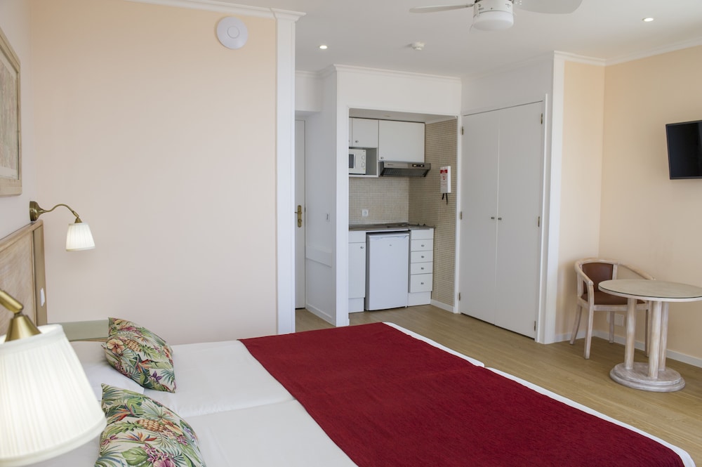 Dorisol Buganvilia Studio Hotel — Hotel rooms in Funchal, Madeira