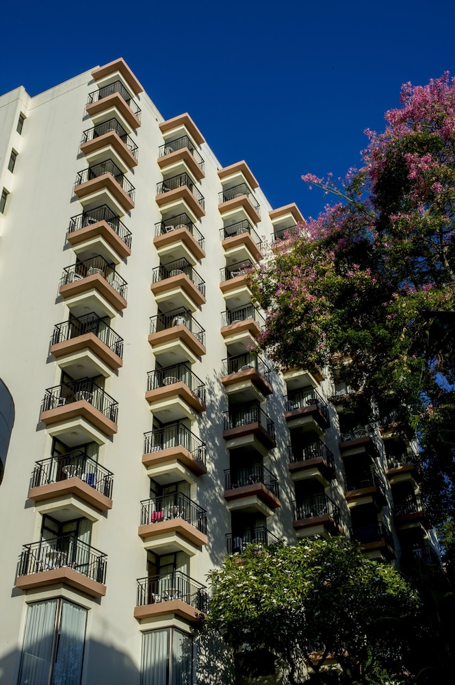Dorisol Buganvilia Studio Hotel — Hotel building in Funchal, Madeira