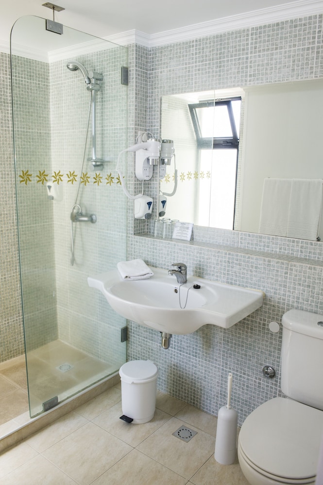 Dorisol Buganvilia Studio Hotel — Hotel rooms in Funchal, Madeira
