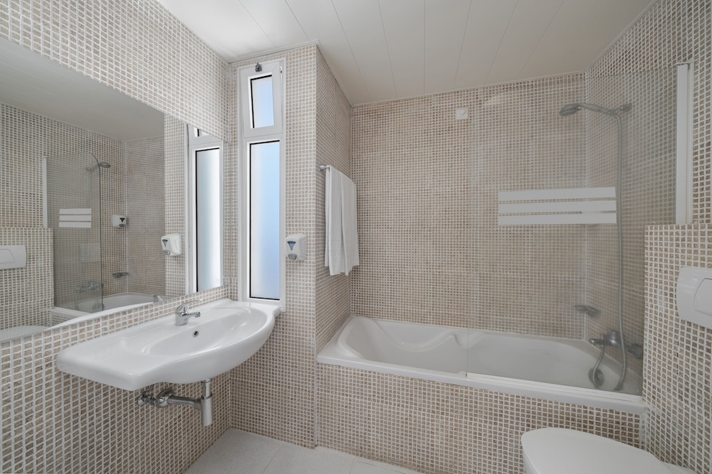 Dorisol Buganvilia Studio Hotel — Hotel rooms in Funchal, Madeira