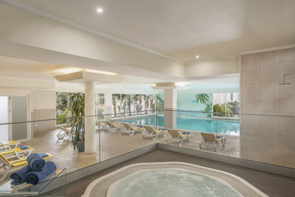 Dorisol Buganvilia Studio Hotel — Swimming pool in Funchal, Madeira