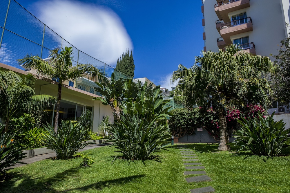Dorisol Buganvilia Studio Hotel — Hotel building in Funchal, Madeira