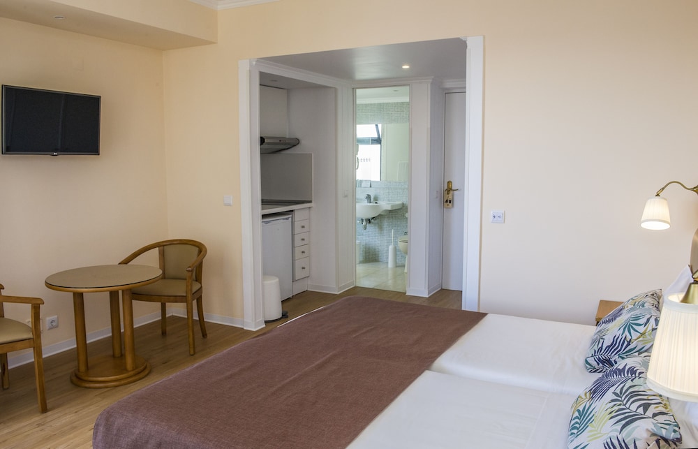Dorisol Buganvilia Studio Hotel — Hotel rooms in Funchal, Madeira