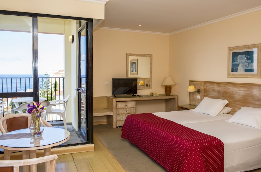 Dorisol Buganvilia Studio Hotel — Hotel rooms in Funchal, Madeira