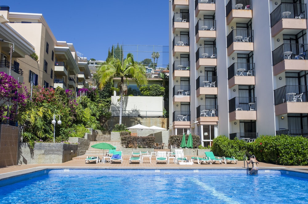 Dorisol Buganvilia Studio Hotel — Swimming pool in Funchal, Madeira
