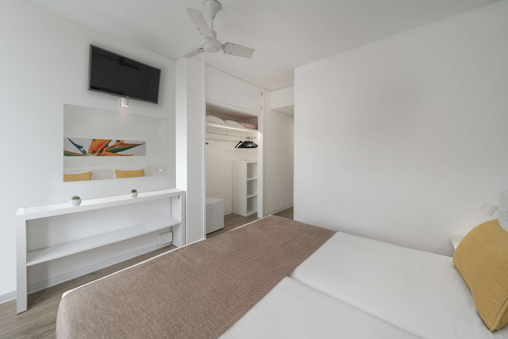 Dorisol Estrelicia Hotel — Hotel rooms in Funchal, Madeira