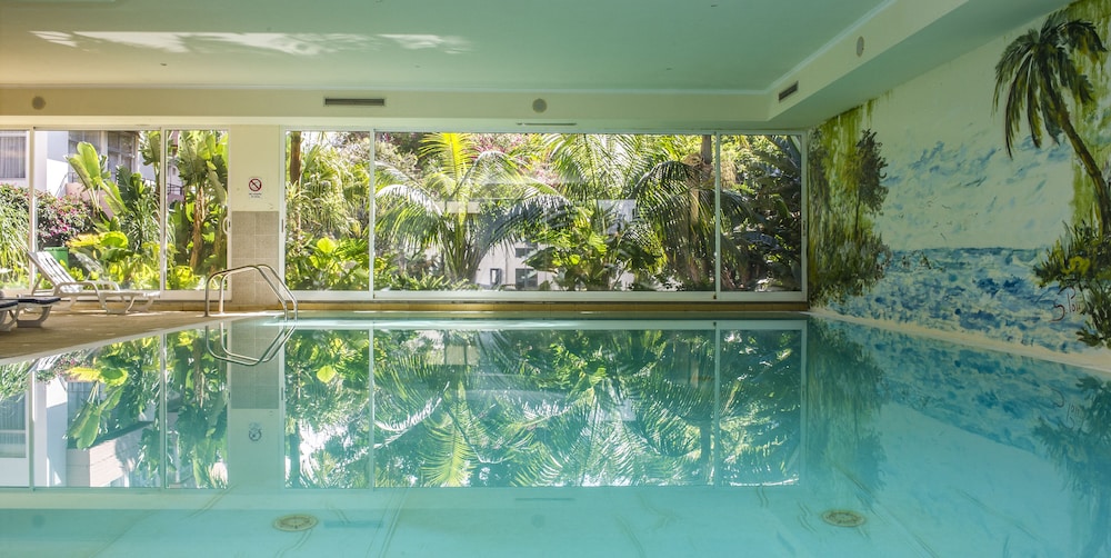 Dorisol Estrelicia Hotel — Swimming pool in Funchal, Madeira