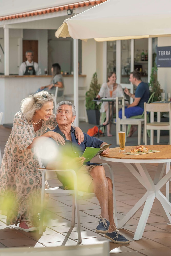Dorisol Estrelicia Hotel — Restaurant & bars in Funchal, Madeira