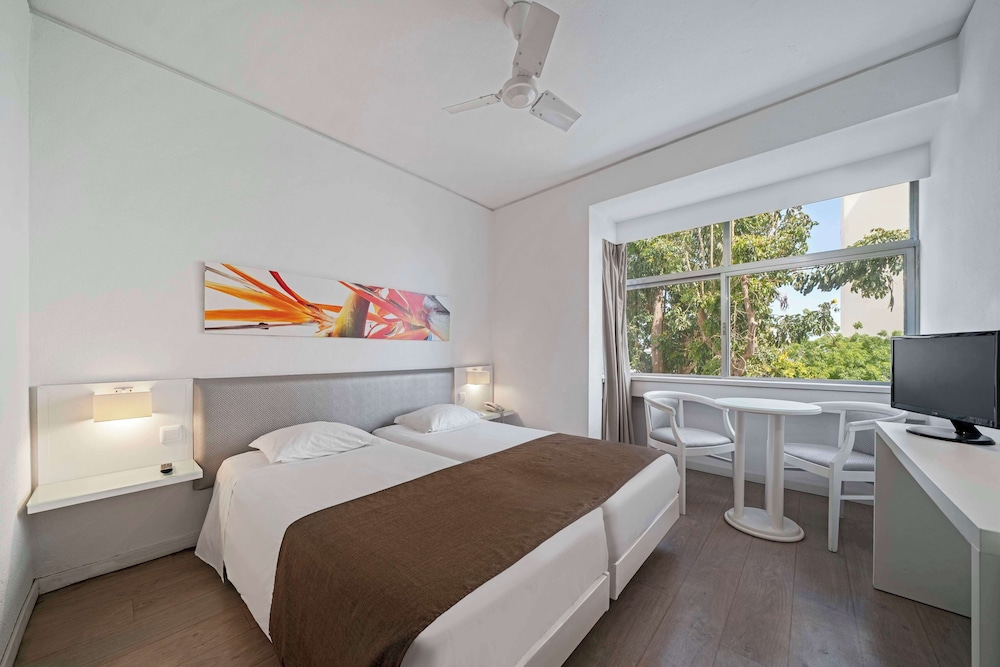 Dorisol Estrelicia Hotel — Hotel rooms in Funchal, Madeira