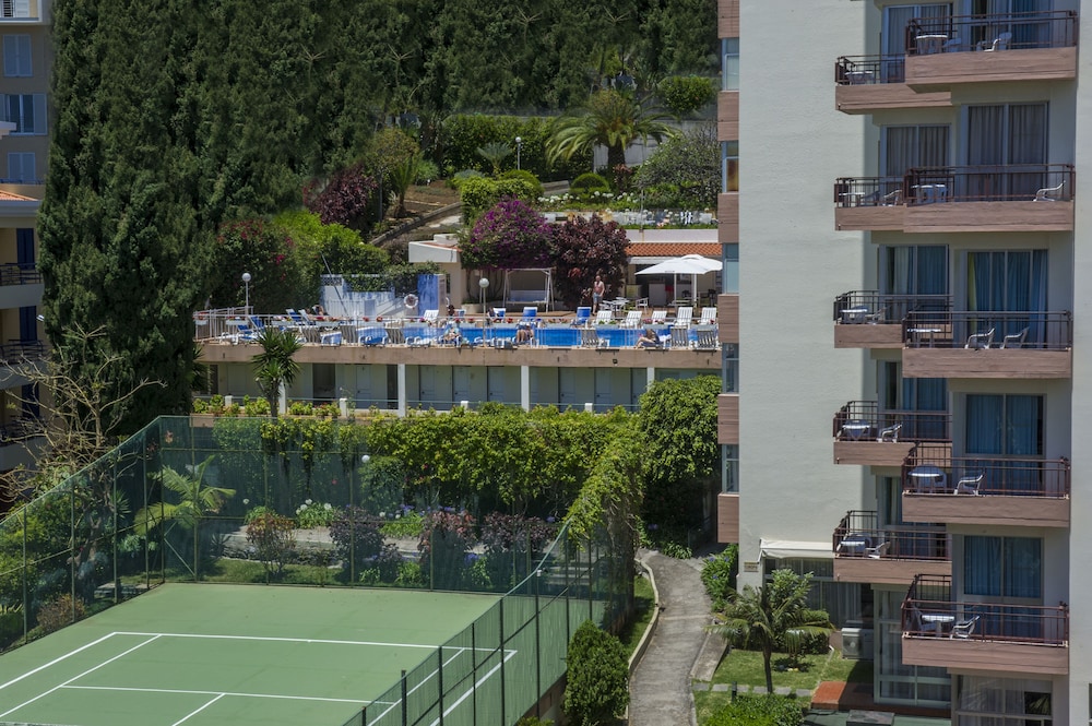 Dorisol Estrelicia Hotel — Swimming pool in Funchal, Madeira