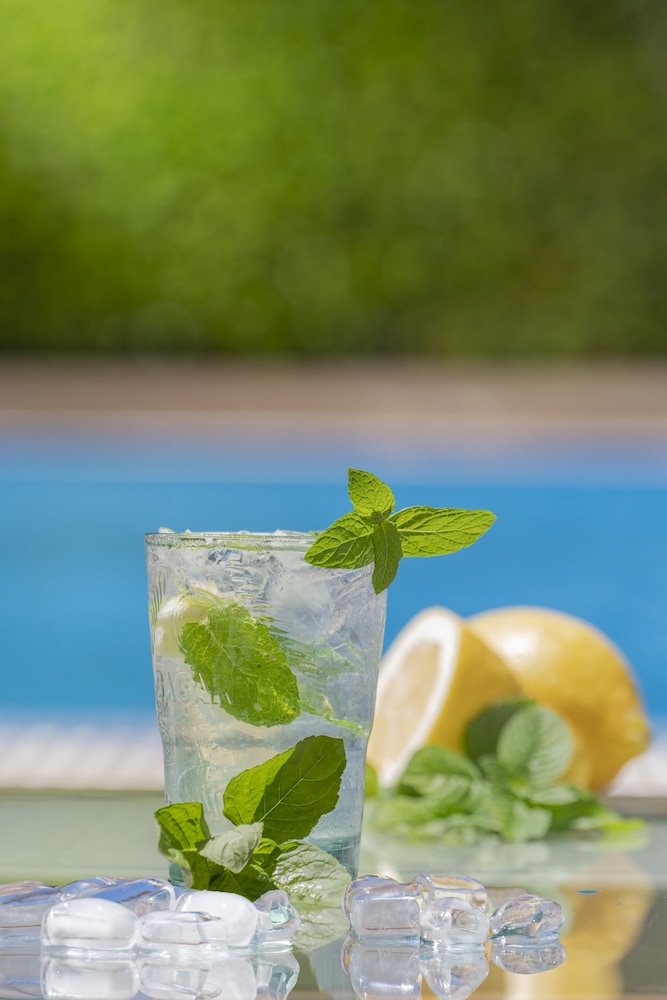 Dorisol Estrelicia Hotel — Swimming pool in Funchal, Madeira