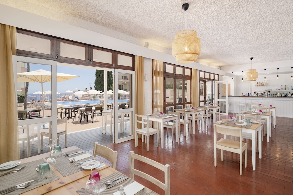 Dorisol Estrelicia Hotel — Restaurant & bars in Funchal, Madeira