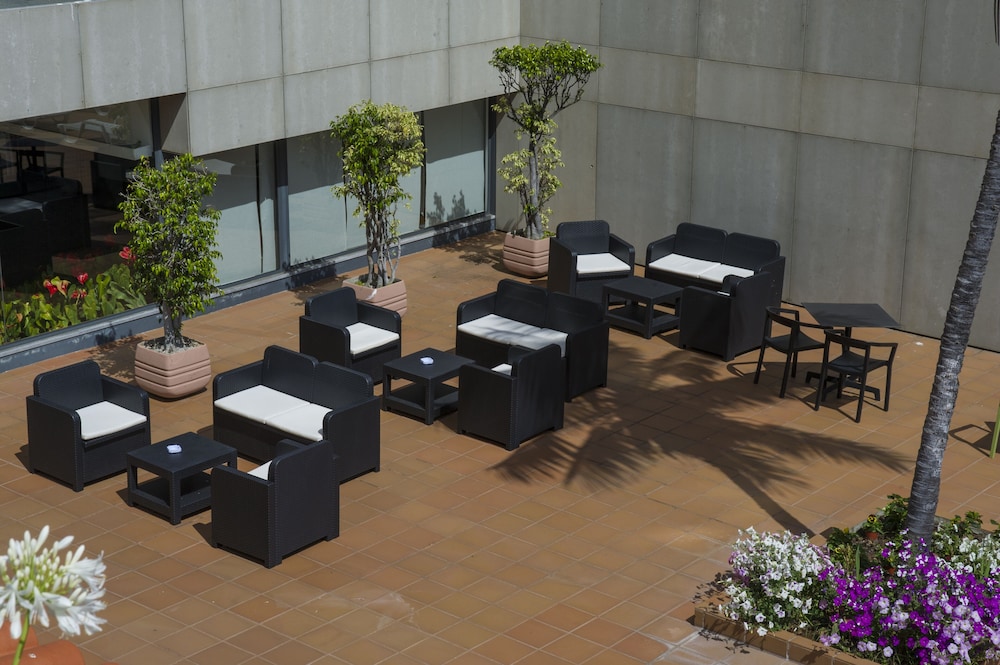 Dorisol Estrelicia Hotel — Hotel building in Funchal, Madeira