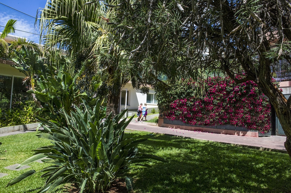 Dorisol Estrelicia Hotel — Hotel building in Funchal, Madeira