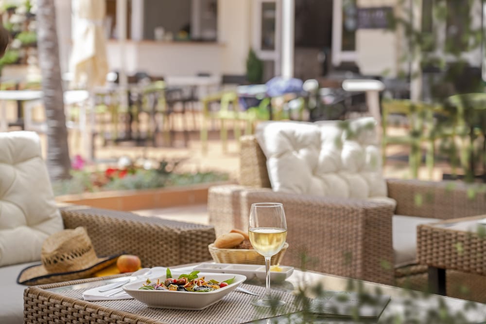 Dorisol Estrelicia Hotel — Restaurant & bars in Funchal, Madeira