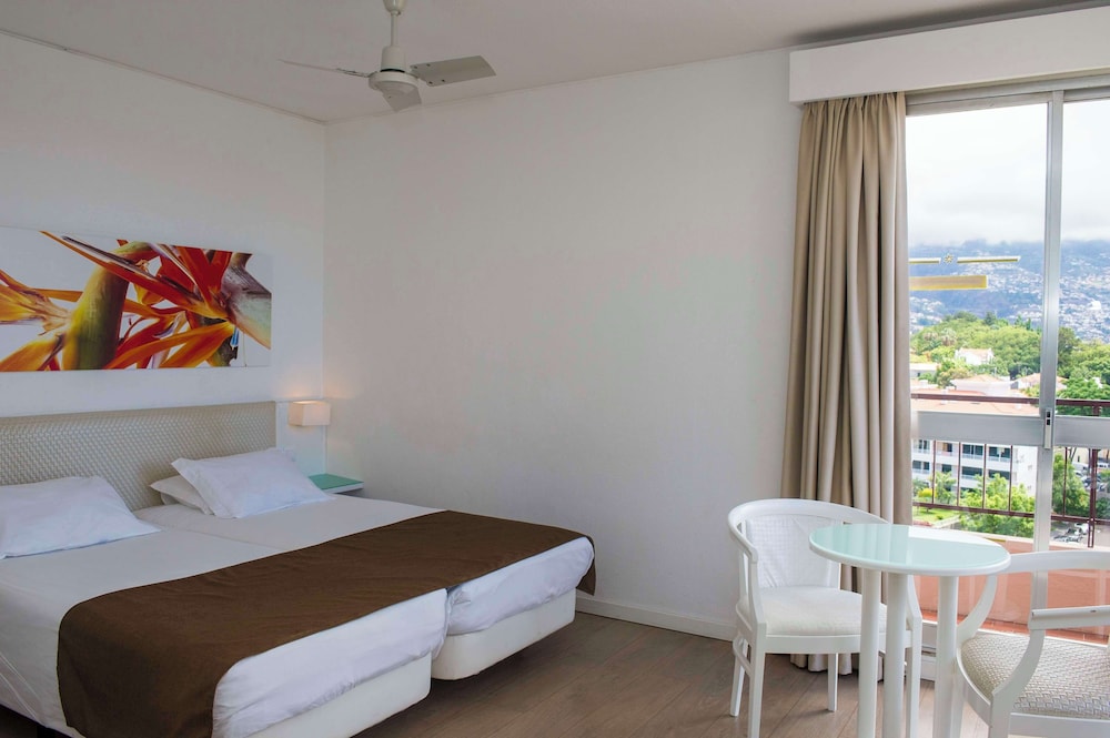 Dorisol Estrelicia Hotel — Hotel rooms in Funchal, Madeira