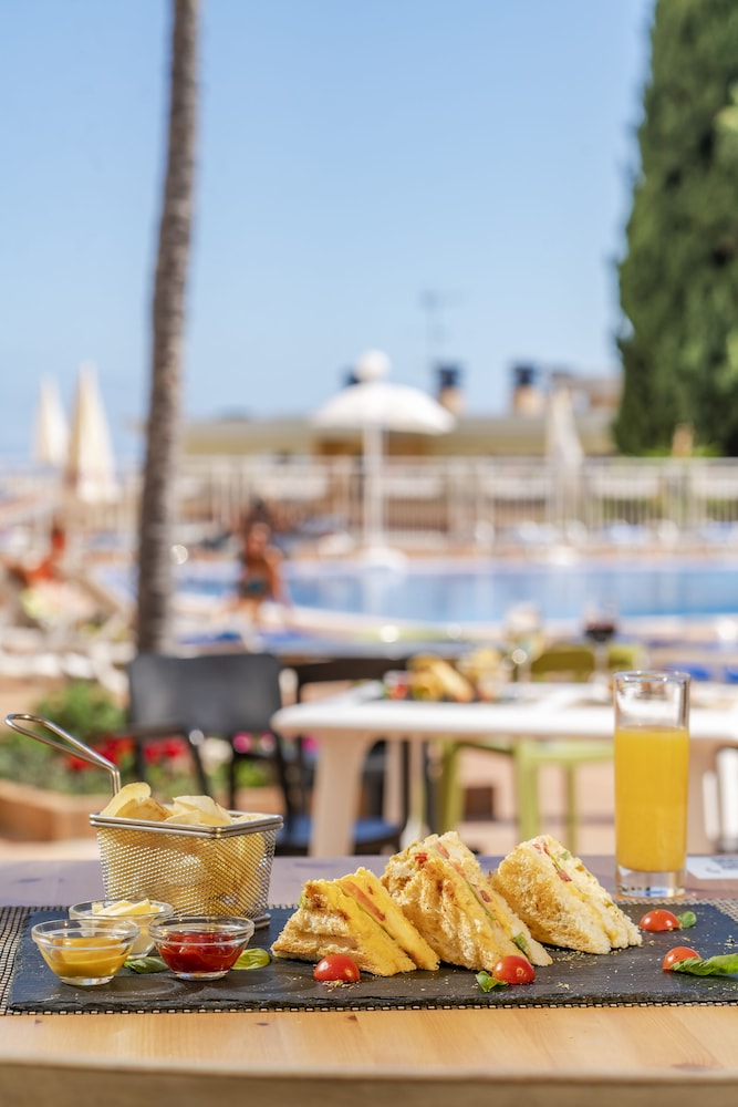 Dorisol Estrelicia Hotel — Restaurant & bars in Funchal, Madeira