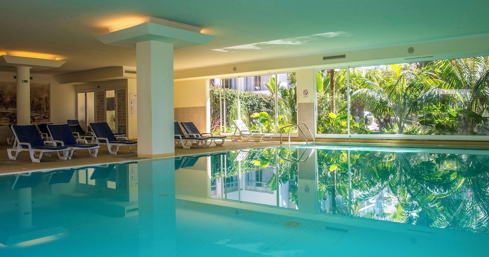 Dorisol Estrelicia Hotel — Swimming pool in Funchal, Madeira
