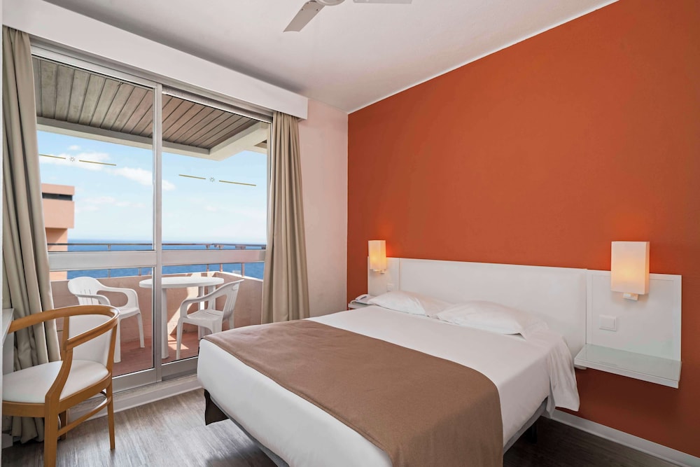 Dorisol Estrelicia Hotel — Hotel rooms in Funchal, Madeira
