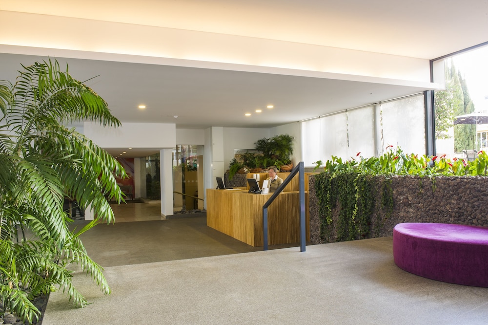 Dorisol Estrelicia Hotel — Hotel building in Funchal, Madeira