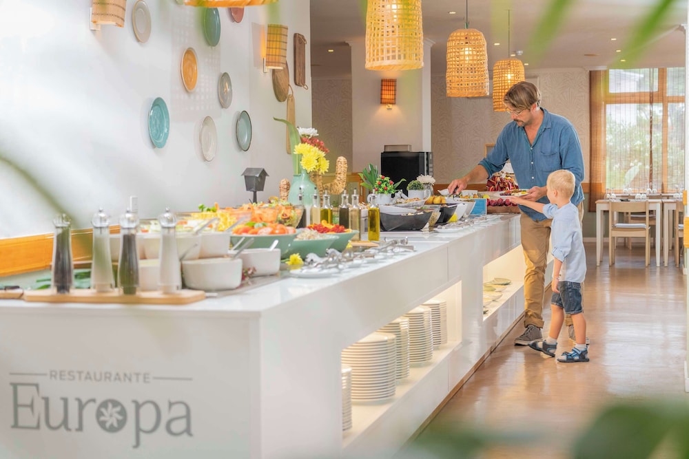 Dorisol Estrelicia Hotel — Restaurant & bars in Funchal, Madeira