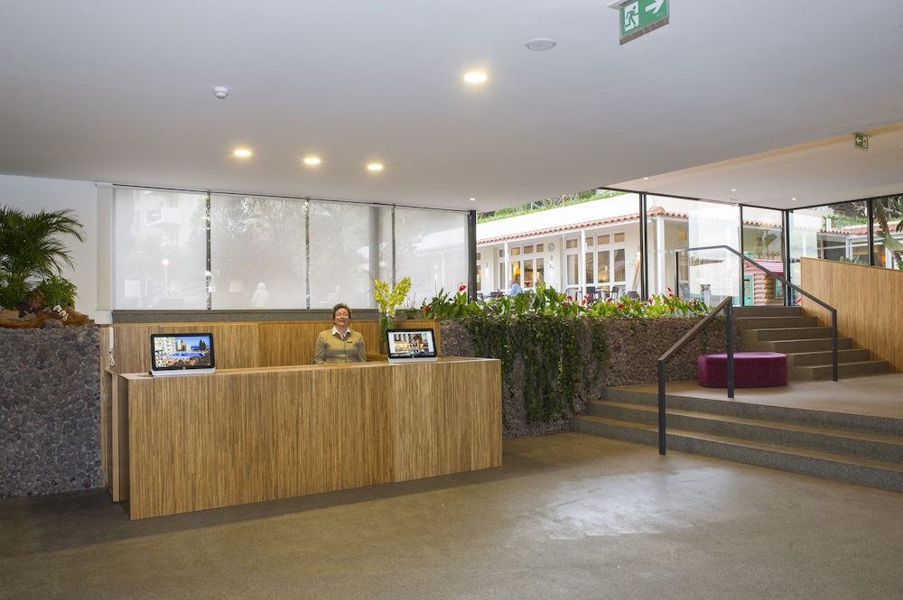 Dorisol Estrelicia Hotel — Hotel building in Funchal, Madeira