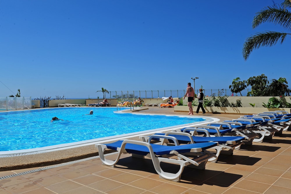 Florasol Residence Hotel — Swimming pool in Funchal, Madeira