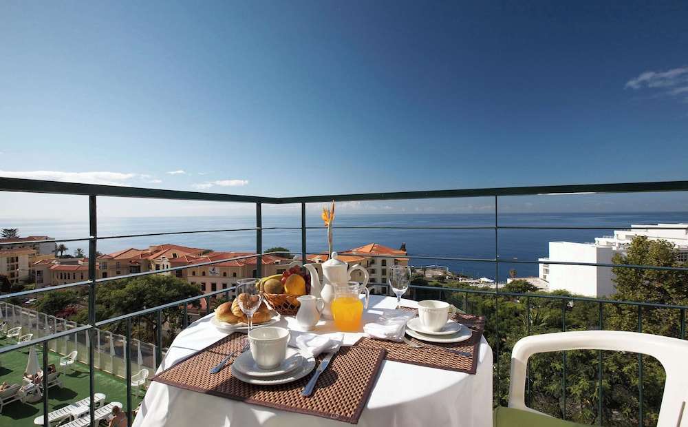 Florasol Residence Hotel — Restaurant & bars in Funchal, Madeira