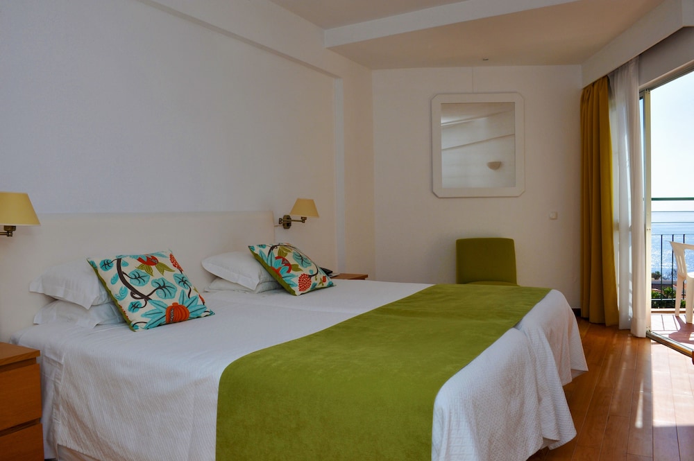 Florasol Residence Hotel — Hotel rooms in Funchal, Madeira