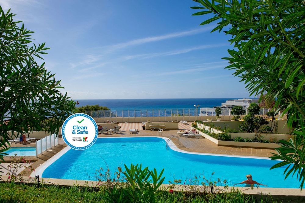 Florasol Residence Hotel — Swimming pool in Funchal, Madeira