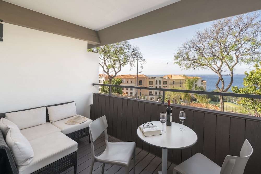 Florasol Residence Hotel — Hotel rooms in Funchal, Madeira