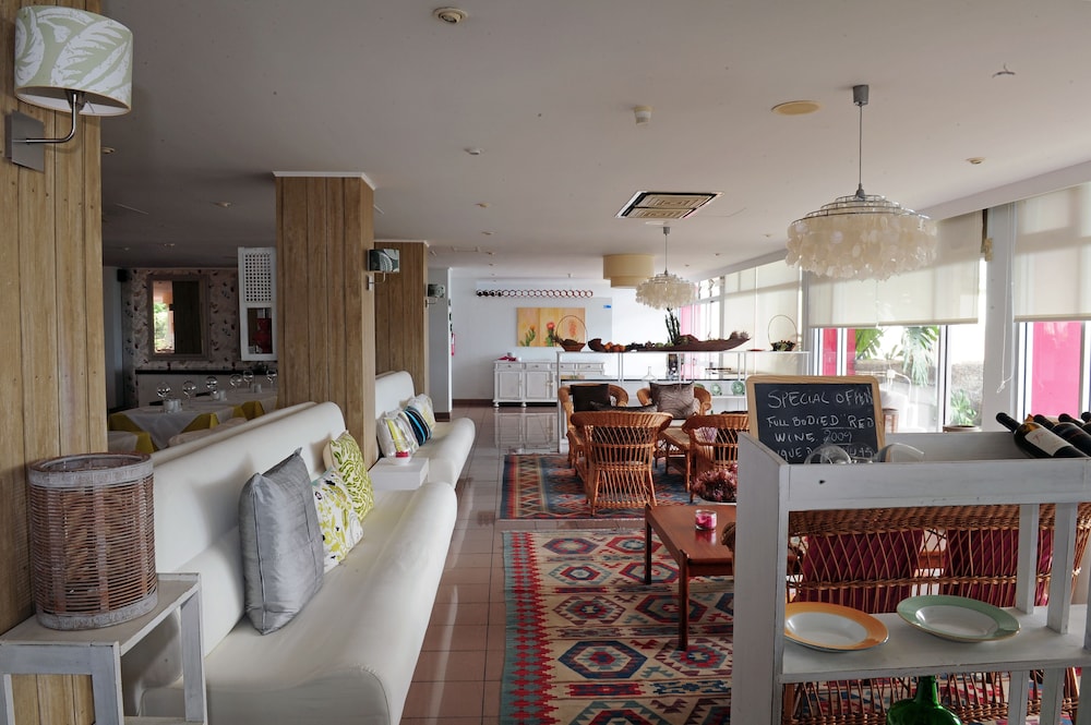 Florasol Residence Hotel — Restaurant & bars in Funchal, Madeira