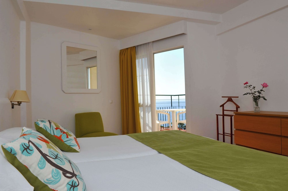 Florasol Residence Hotel — Hotel rooms in Funchal, Madeira