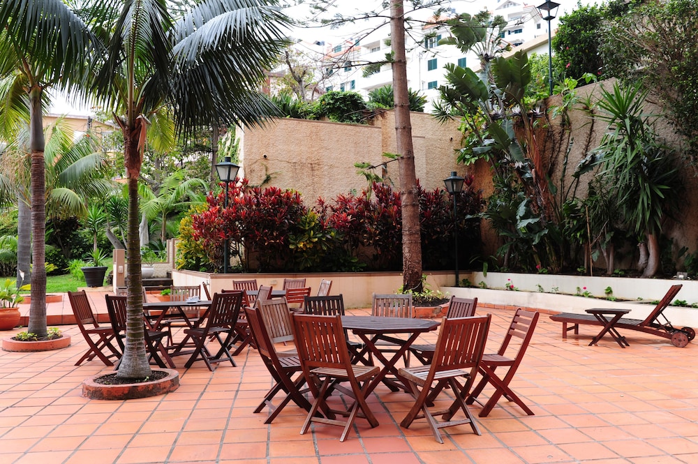 Florasol Residence Hotel — Restaurant & bars in Funchal, Madeira