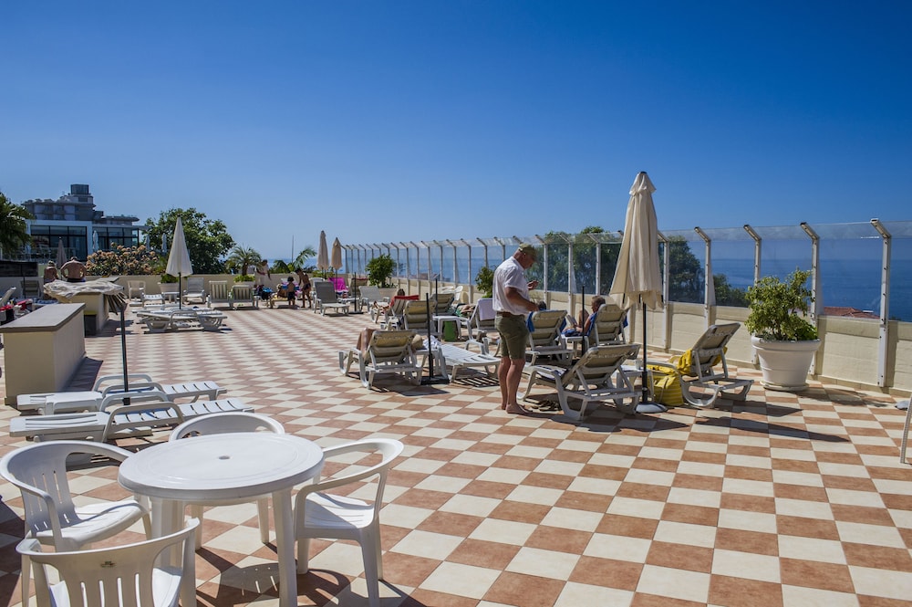 Florasol Residence Hotel — Restaurant & bars in Funchal, Madeira