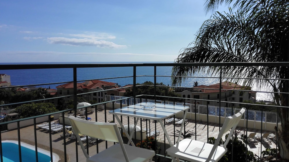 Florasol Residence Hotel — Hotel rooms in Funchal, Madeira