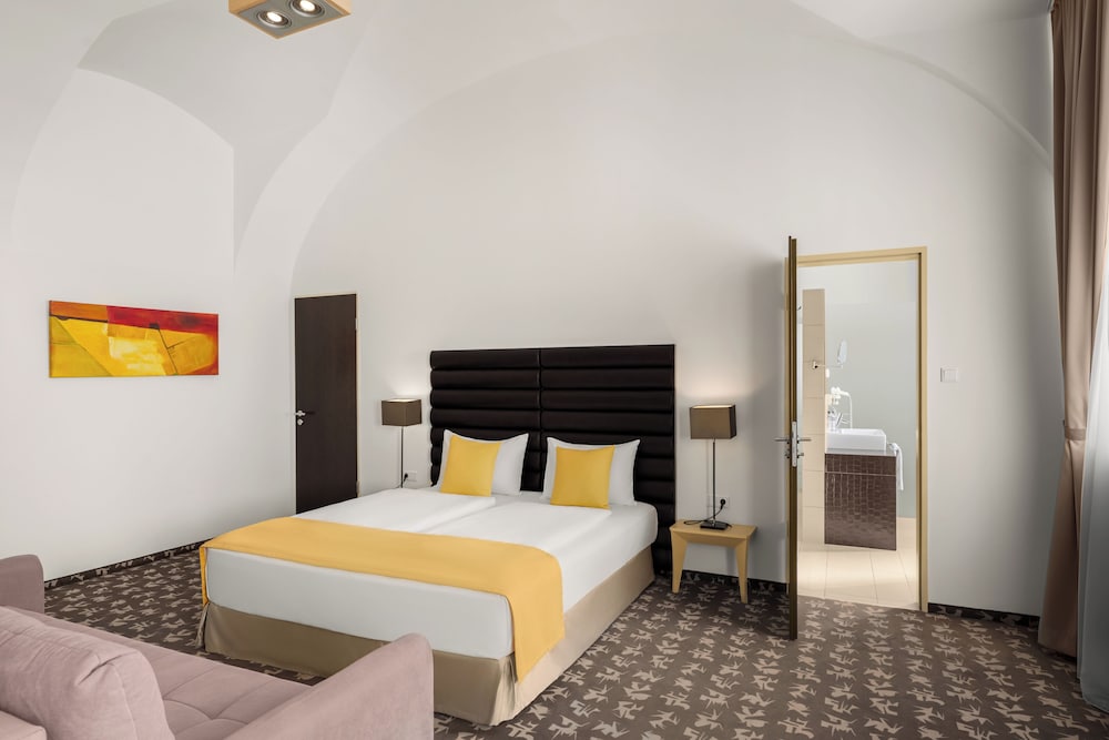 Buda Castle Hotel — Hotel rooms in Budapest, Budapest
