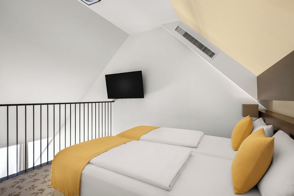 Buda Castle Hotel — Hotel rooms in Budapest, Budapest